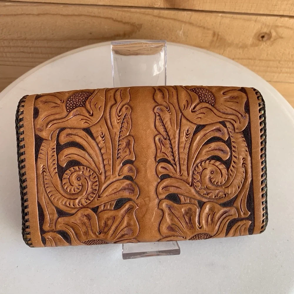 VTG Embossed Tooled Leather Wallet Floral Stitched Clutch Metal‎ Latch Hardware